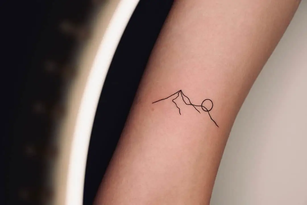 Minimalistic mountain tattoo by oookang tattoo