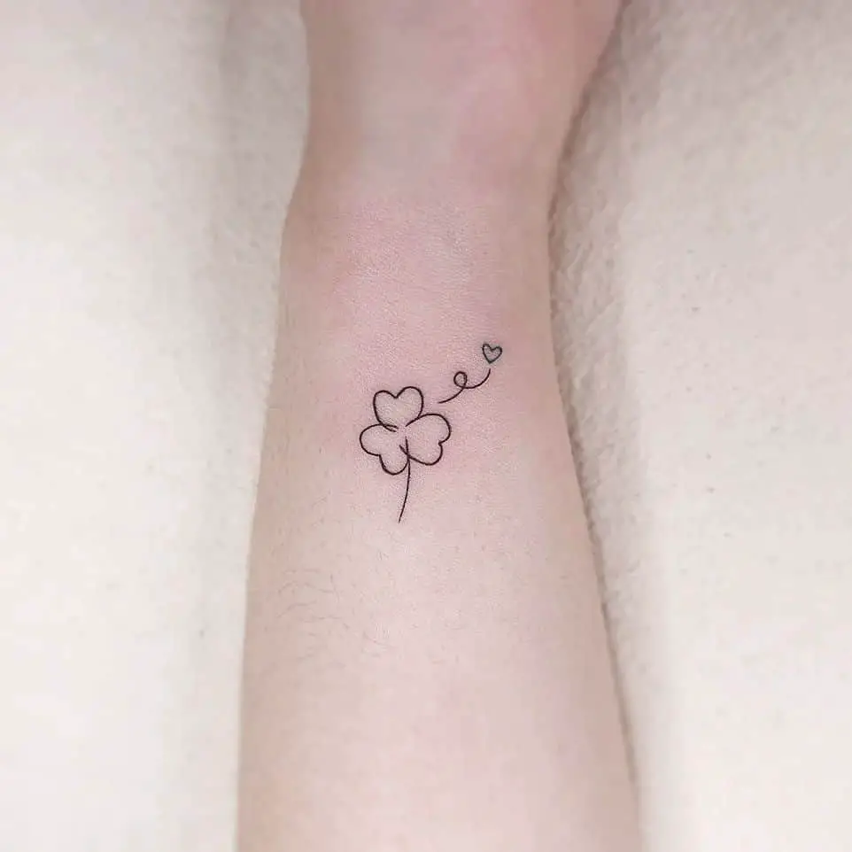 Minimalistic tattoo design on wrist by gorae tattoo