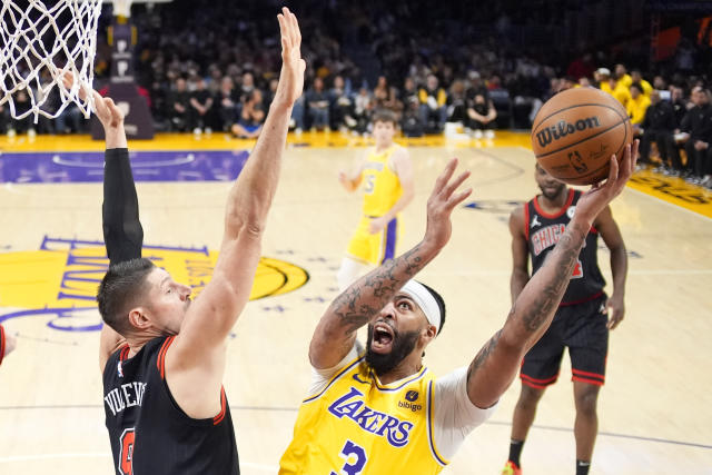 LeBron, Russell lead the Lakers' impressive shooting in a 141-132 victory over Chicago