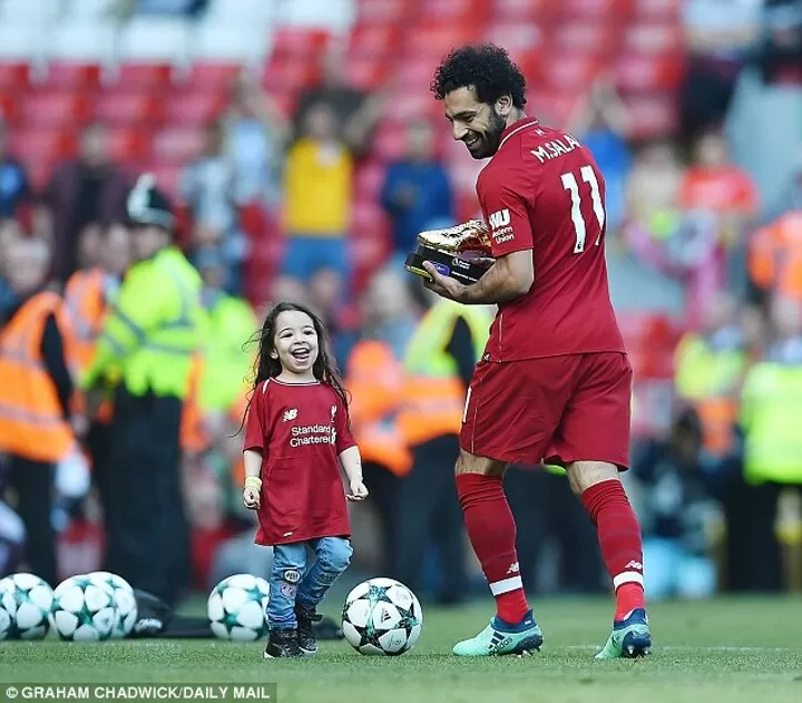 Mo Salah jokingly booed by Liverpool fans for tackling his daughter during  kickabout| All Football