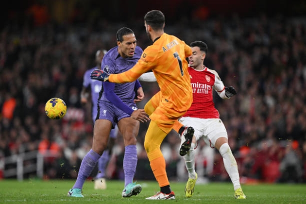 “Tấu hài” cùng Alisson Becker, Virgil Van Dijk đứng ra nhận lỗi - Bóng Đá