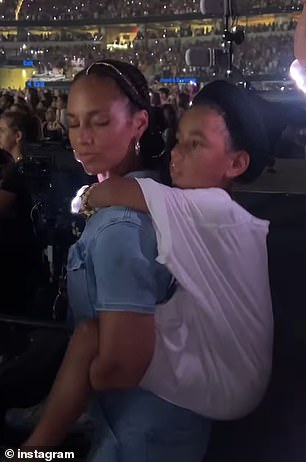 Alicia took many snaps with her son, whom she carried on her back during the show